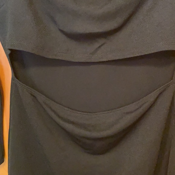 Fitted black dress - Picture 3 of 4